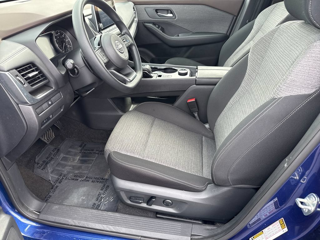 Used 2023 Nissan Rogue SV AWD/4WD image 17