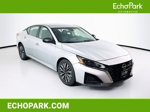 Used 2024 Nissan Altima 2.5 SV image 1