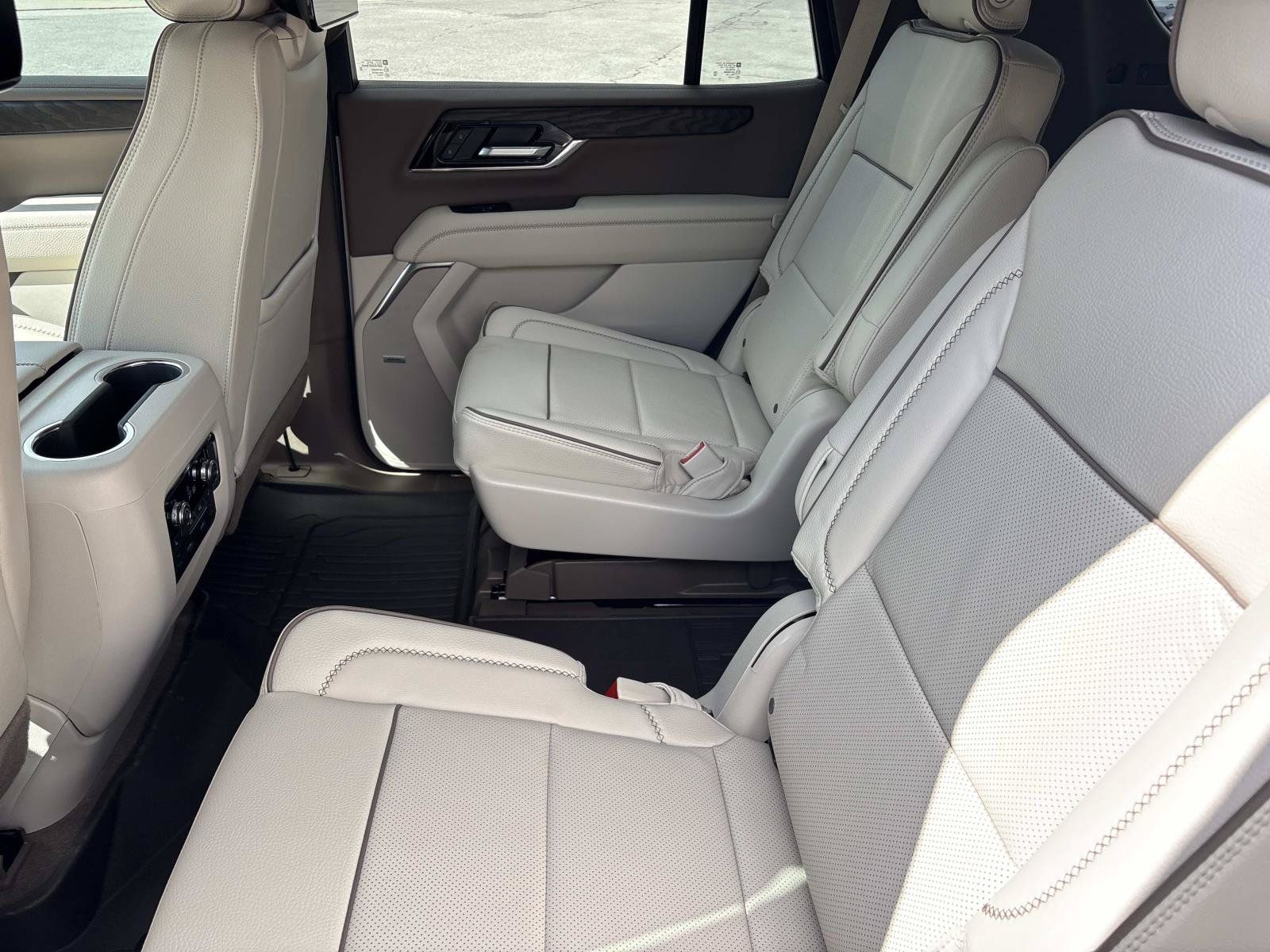 Used 2026 GMC Yukon Denali w/ Denali Reserve Package AWD/4WD image 31