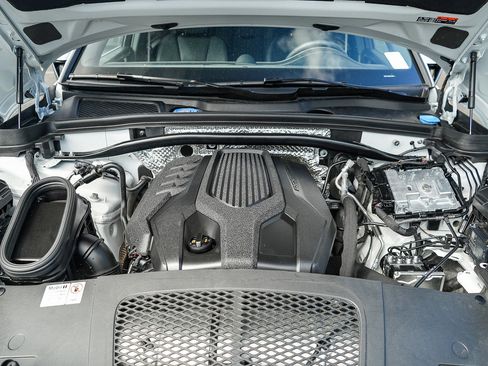 Used 2024 Porsche Macan image 26