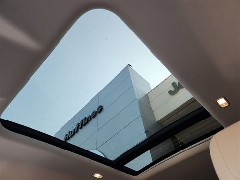 Used 2024 Land Rover Defender 110 S image 22