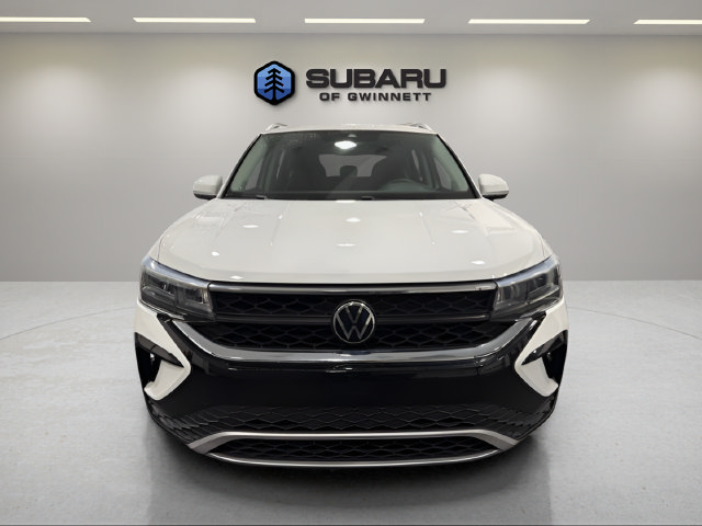 Used 2023 Volkswagen Taos SE w/ Panoramic Sunroof Package FWD image 8