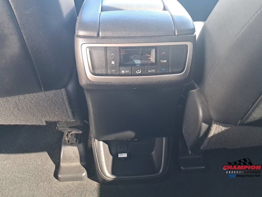 Used 2019 Toyota Highlander SE w/ Protection Package #3 AWD/4WD image 25