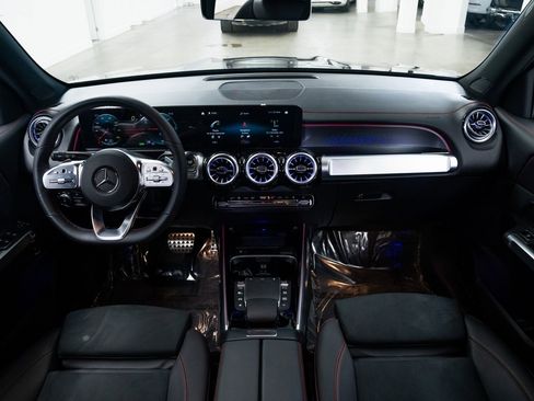 Used 2023 Mercedes-Benz EQB 300 300 image 9