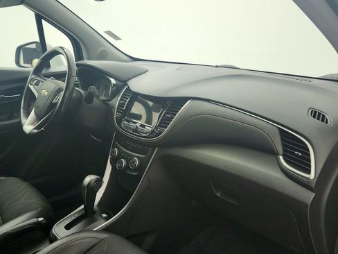 Used 2019 Chevrolet Trax LT w/ LT Convenience Package FWD image 23