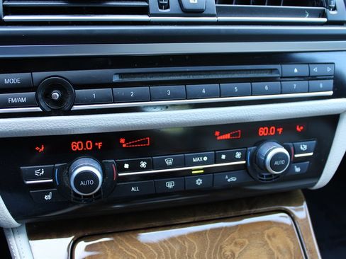 Used 2011 BMW 550i Sedan image 27