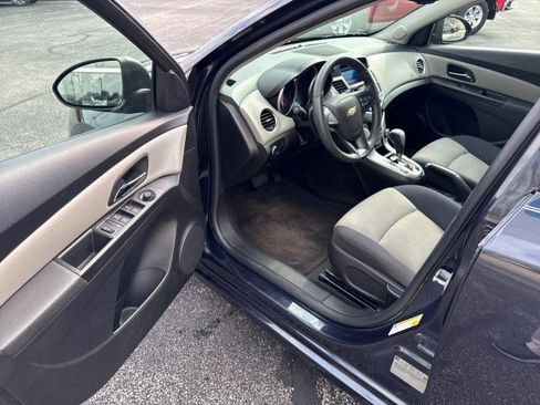 Used 2016 Chevrolet Cruze LS FWD image 13