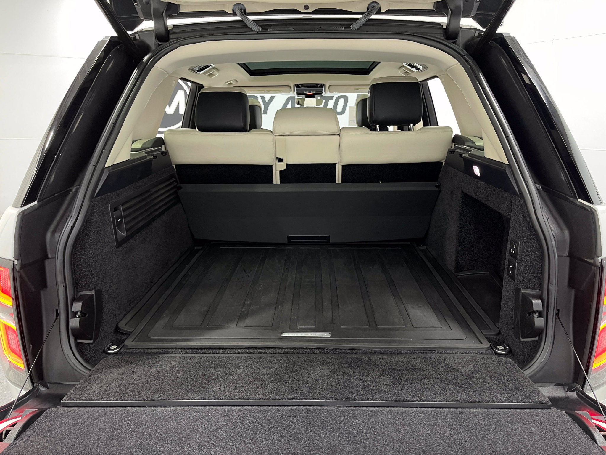 Used 2018 Land Rover Range Rover Supercharged AWD/4WD image 26