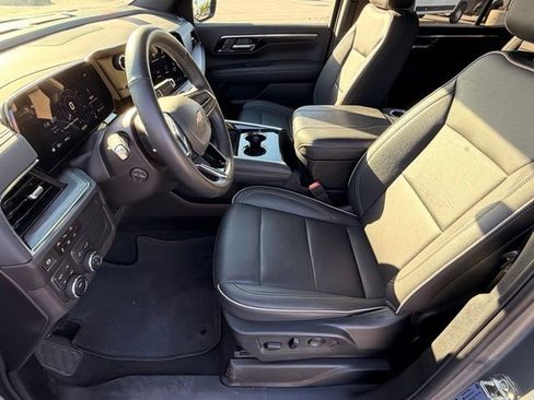 Used 2025 Chevrolet Tahoe Premier AWD/4WD image 11