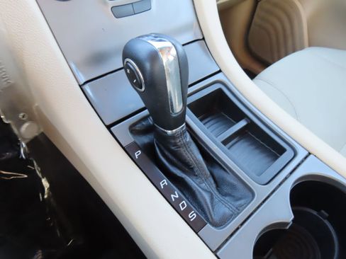 Used 2016 Ford Taurus SE image 25