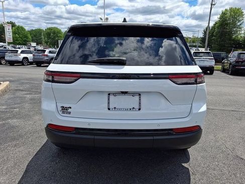 Certified 2023 Jeep Grand Cherokee Altitude AWD/4WD image 7