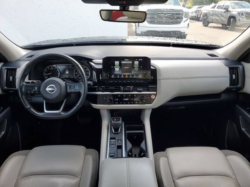 Used 2025 Nissan Pathfinder SL FWD image 11