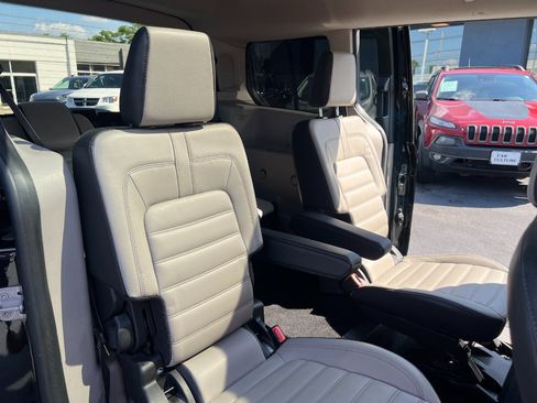 Used 2019 Ford Transit Connect Titanium w/ Titanium Premium Package image 25