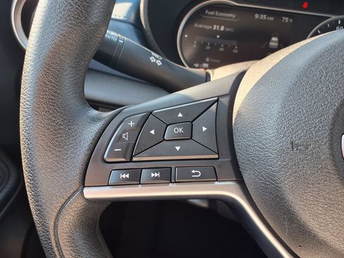 Used 2025 Nissan Versa SV FWD image 27