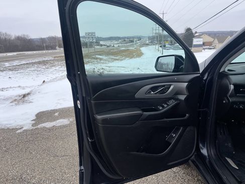 Used 2020 Chevrolet Traverse LT w/ Driver Confidence II Package image 10