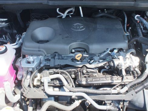 Used 2024 Toyota Sienna LE FWD image 27