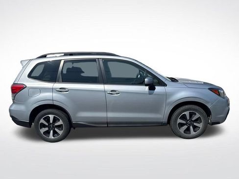 Used 2017 Subaru Forester 2.5i Premium w/ All-Weather Package AWD/4WD image 2