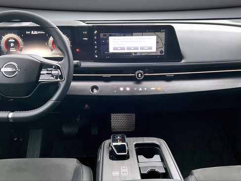 Used 2024 Nissan Ariya AWD image 9