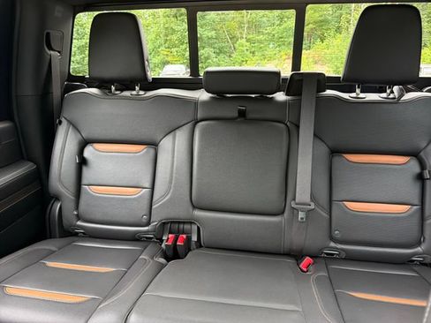 Used 2024 GMC Sierra 2500 AT4 w/ AT4 Premium Plus Package AWD/4WD image 24