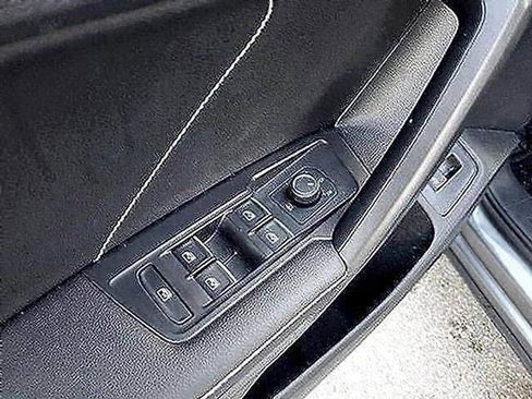 Used 2022 Volkswagen Tiguan SE image 23