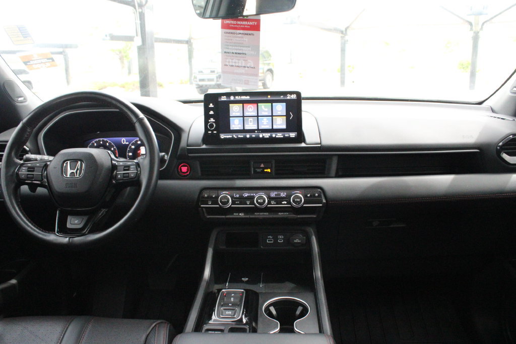 Used 2025 Honda Pilot Black Edition image 28
