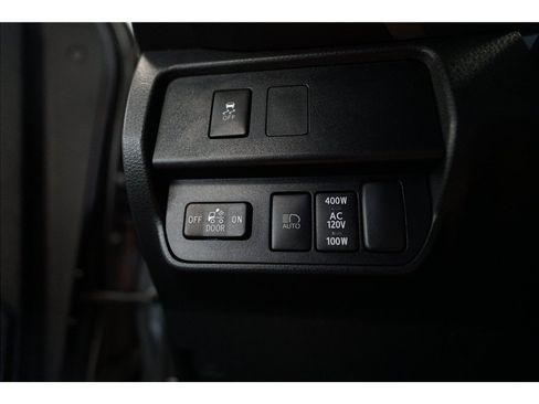 Used 2023 Toyota Tacoma TRD Off-Road w/ Technology Package AWD/4WD image 17
