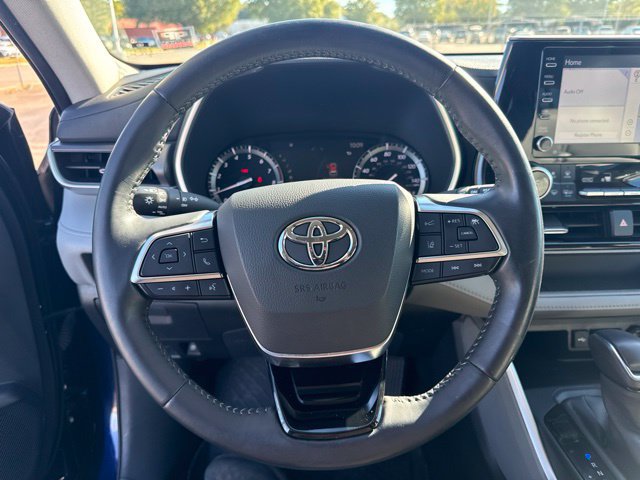 Used 2020 Toyota Highlander XLE AWD/4WD image 30