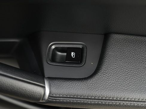 Used 2020 Porsche Cayenne image 39