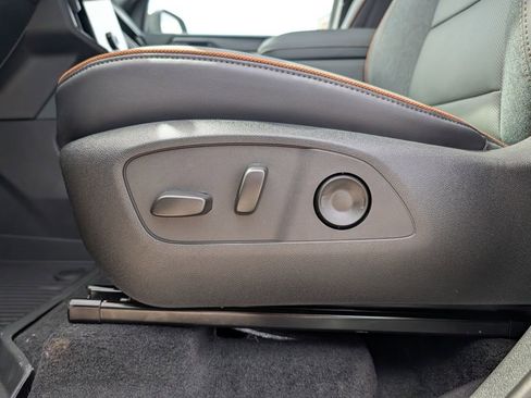 New 2026 GMC Acadia AT4 w/ LPO, Floor Liner Package AWD/4WD image 15