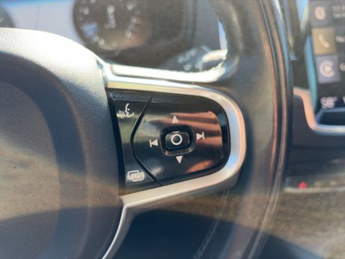 Used 2018 Volvo XC90 T6 Momentum w/ Convenience Package AWD/4WD image 25