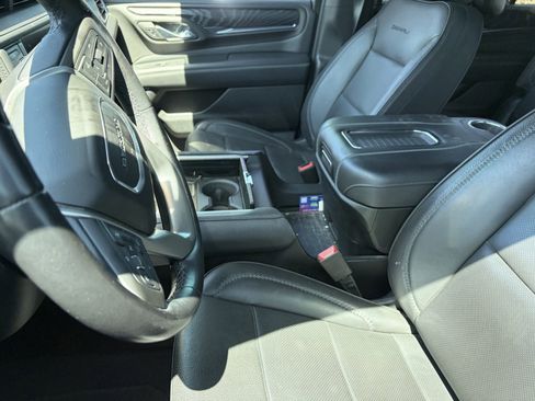Used 2023 GMC Yukon Denali w/ Denali Reserve Package RWD image 11