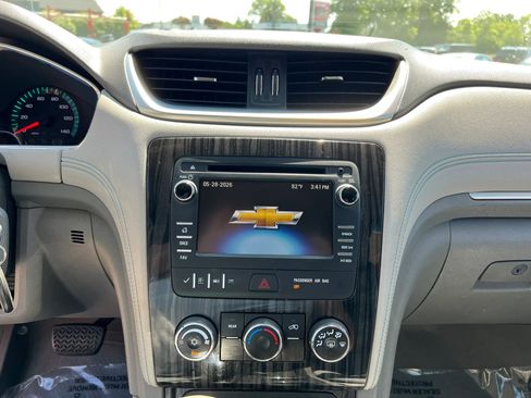 Used 2013 Chevrolet Traverse LT FWD image 12