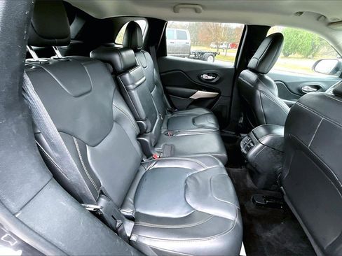 Used 2018 Jeep Cherokee Limited image 26