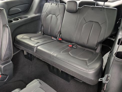 Used 2019 Chrysler Pacifica Touring-L w/ S Appearance Package FWD image 28