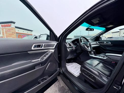 Used 2015 Ford Explorer XLT w/ Equipment Group 202B image 10