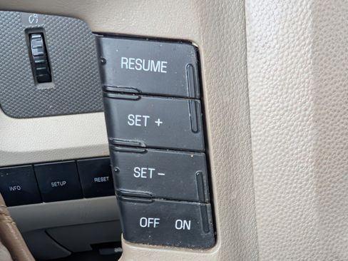 Used 2009 Ford Escape XLT image 8