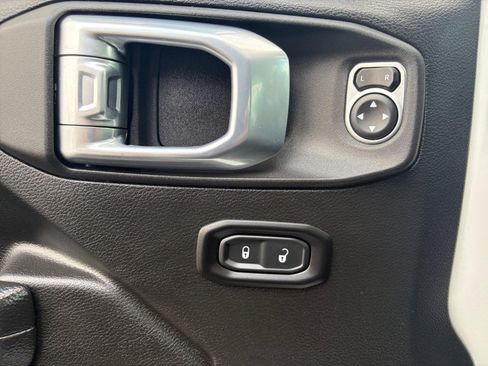 Used 2022 Jeep Wrangler Sport AWD/4WD image 14