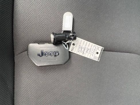 Used 2022 Jeep Wrangler Sport AWD/4WD image 6