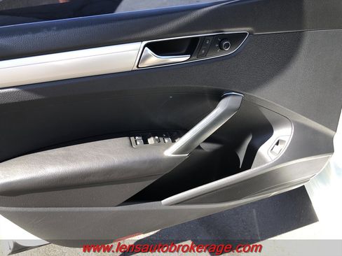 Used 2017 Volkswagen Passat 1.8T S image 9