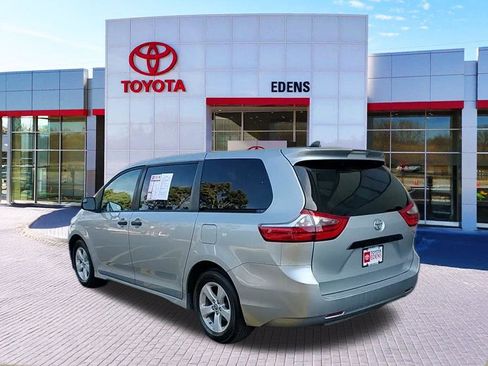 Used 2020 Toyota Sienna L image 8