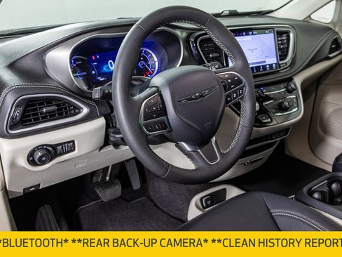 Used 2024 Chrysler Pacifica Limited FWD image 5