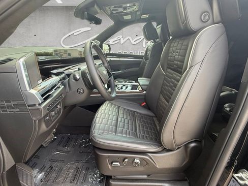 Certified 2025 Cadillac Escalade Sport Platinum w/ LPO, ONYX Package AWD/4WD image 19