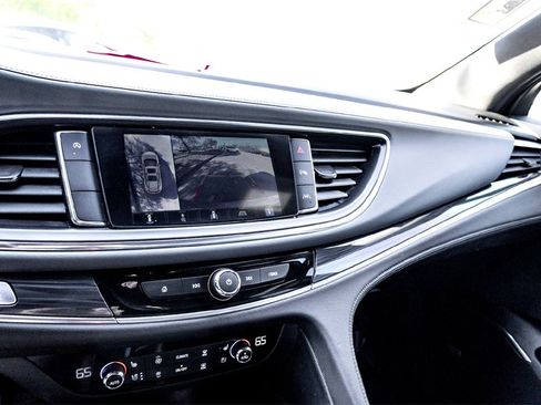 Used 2024 Buick Enclave Premium image 23