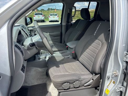 Used 2018 Nissan Frontier SV RWD image 17
