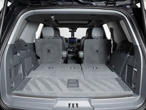 Used 2021 Lincoln Navigator Reserve w/ Cargo Convenience Package image 23