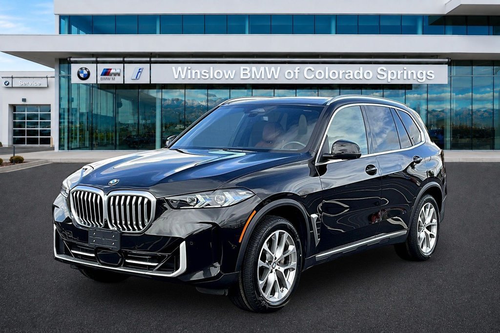 Used 2024 BMW X5 xDrive40i w/ Premium Package AWD/4WD image 3