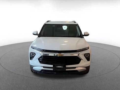 Used 2025 Chevrolet TrailBlazer LT FWD image 4