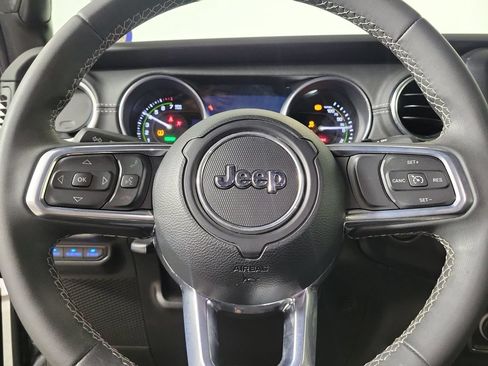Used 2023 Jeep Wrangler Unlimited Sahara AWD/4WD image 15