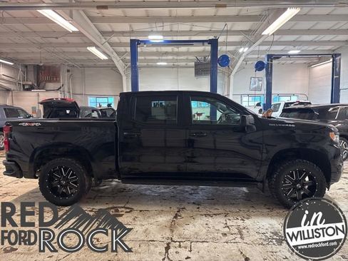 Used 2022 Chevrolet Silverado 1500 RST w/ Convenience Package II AWD/4WD image 4
