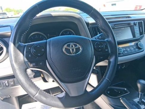Used 2018 Toyota RAV4 XLE AWD/4WD image 14